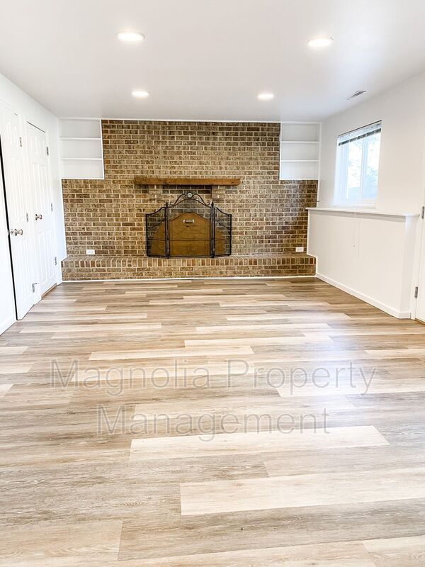 Building Photo - 1724 Robidoux Cir