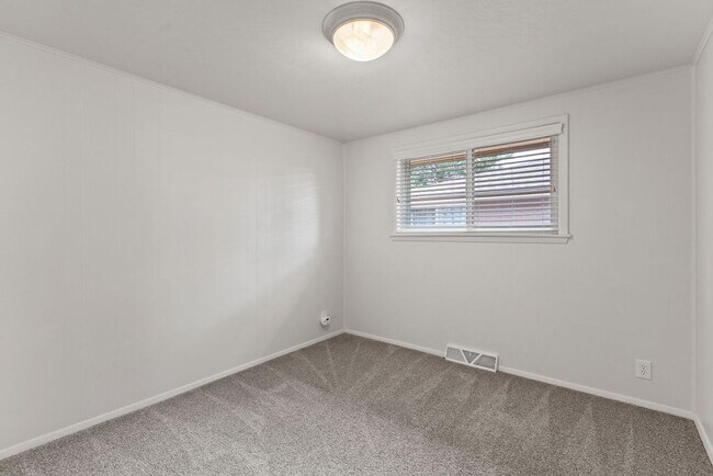 Building Photo - 1721-1723 Dotsero Ave