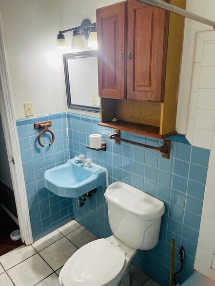 Building Photo - 1365 Middle Ring Rd