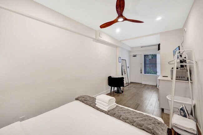 Building Photo - 3020 Seville St