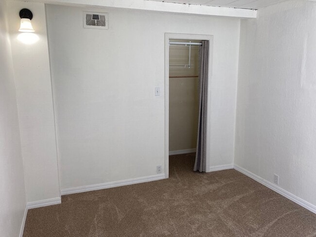 Building Photo - Large Three Bedroom on a 1+ Acre Lot