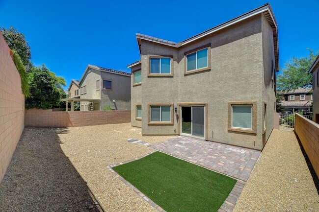 Building Photo - Beautiful DR Horton Home in Centennial Hil...