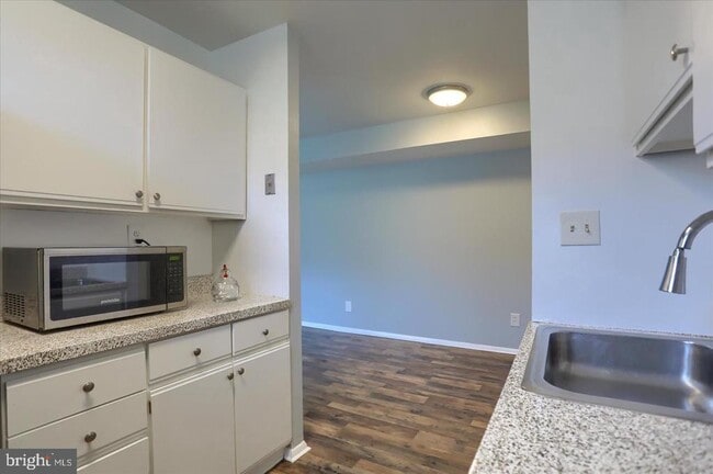Building Photo - 4411 Falls Bridge Dr