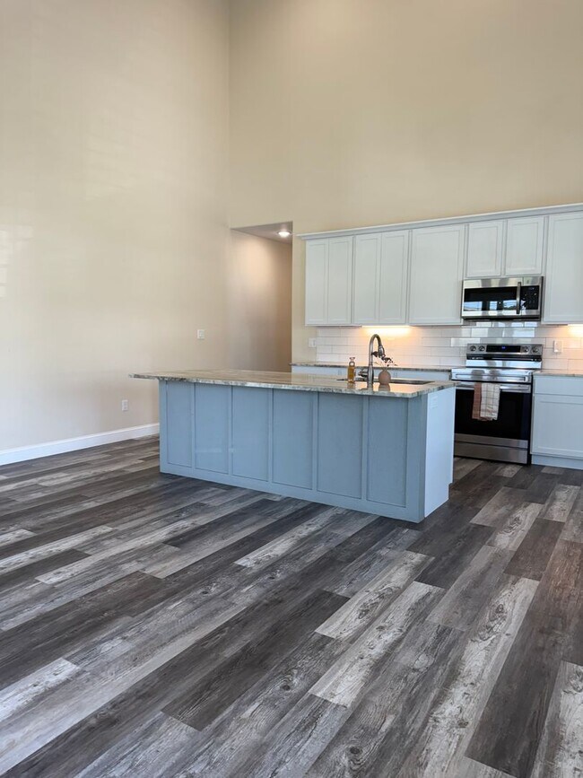 Building Photo - Beautiful modern Townhome in Peaster ISD NO Water Bill -  Fenced Yard - GATED: Spring Move in Spe...