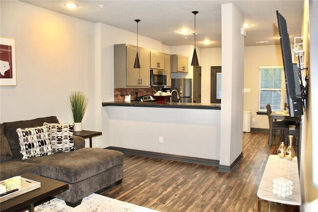Building Photo - 1451 Associates Ave