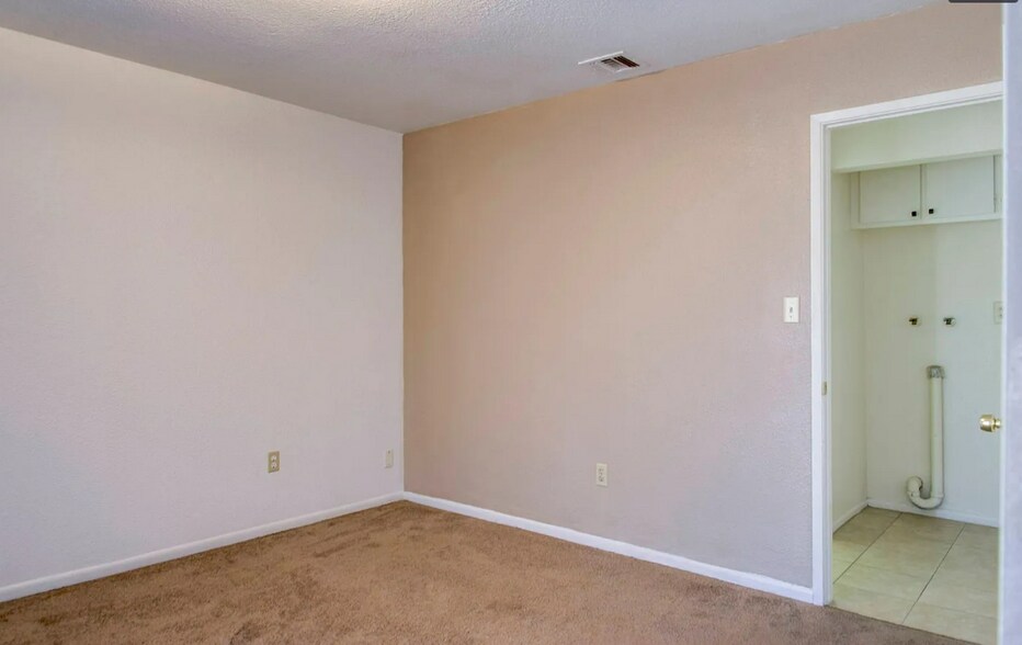 Building Photo - 1617 Turquoise Rd