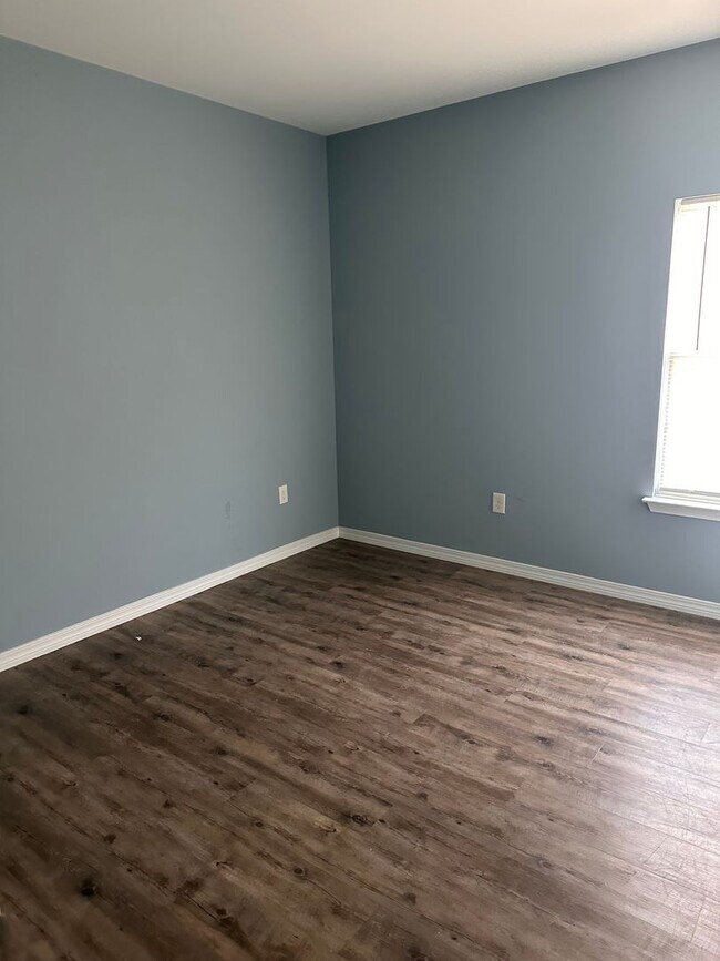 Building Photo - Beautiful 3 Bedroom/ 2 Bath Home