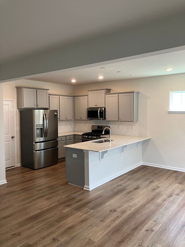 Building Photo - Beautiful Like new 3 bedroom Home in Gambi...