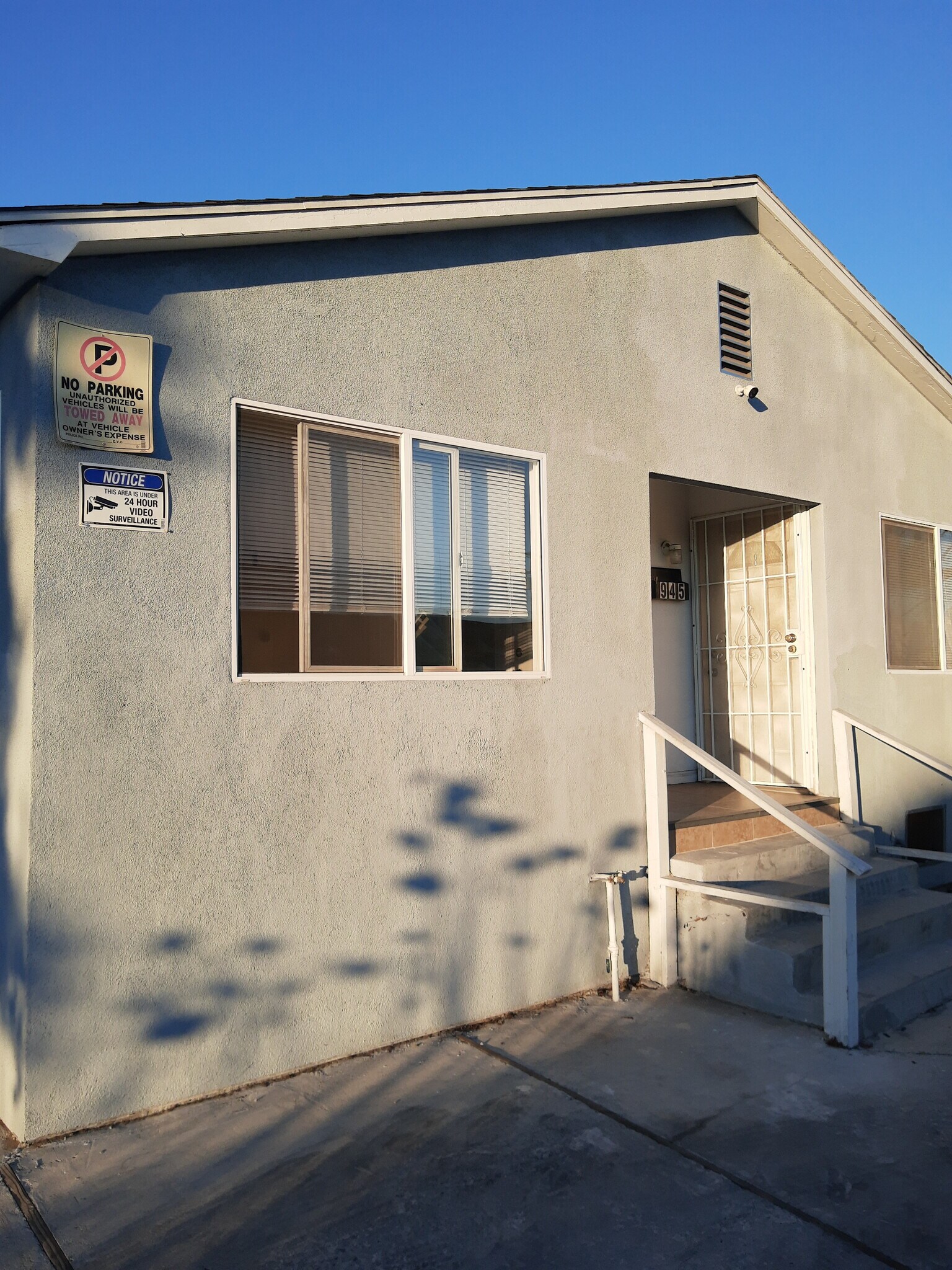 Building Photo - 941 E 52nd Pl