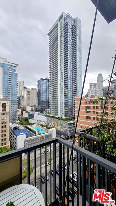 Building Photo - 849 S Broadway