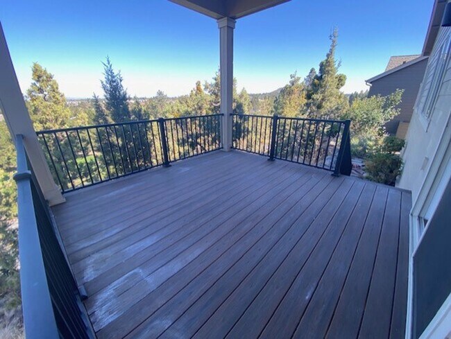 Building Photo - Custom home looking over Rivers Edge golf ...