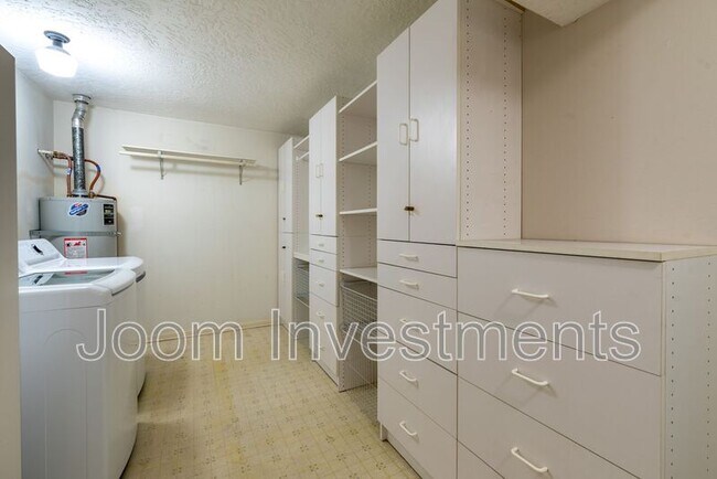 Building Photo - 444 S Los Robles Ave