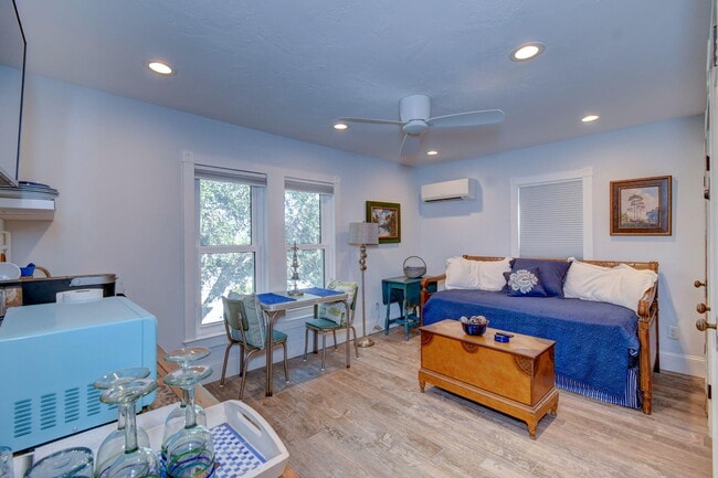 Building Photo - 419 N 2nd St