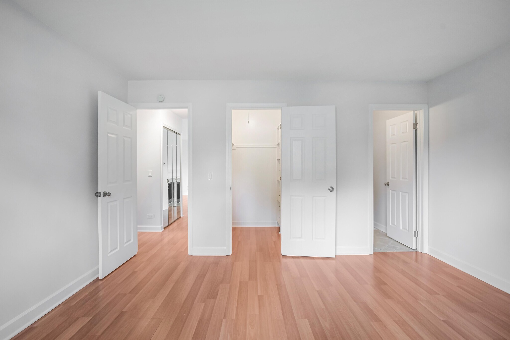 Building Photo - 697 Oakmont Ln