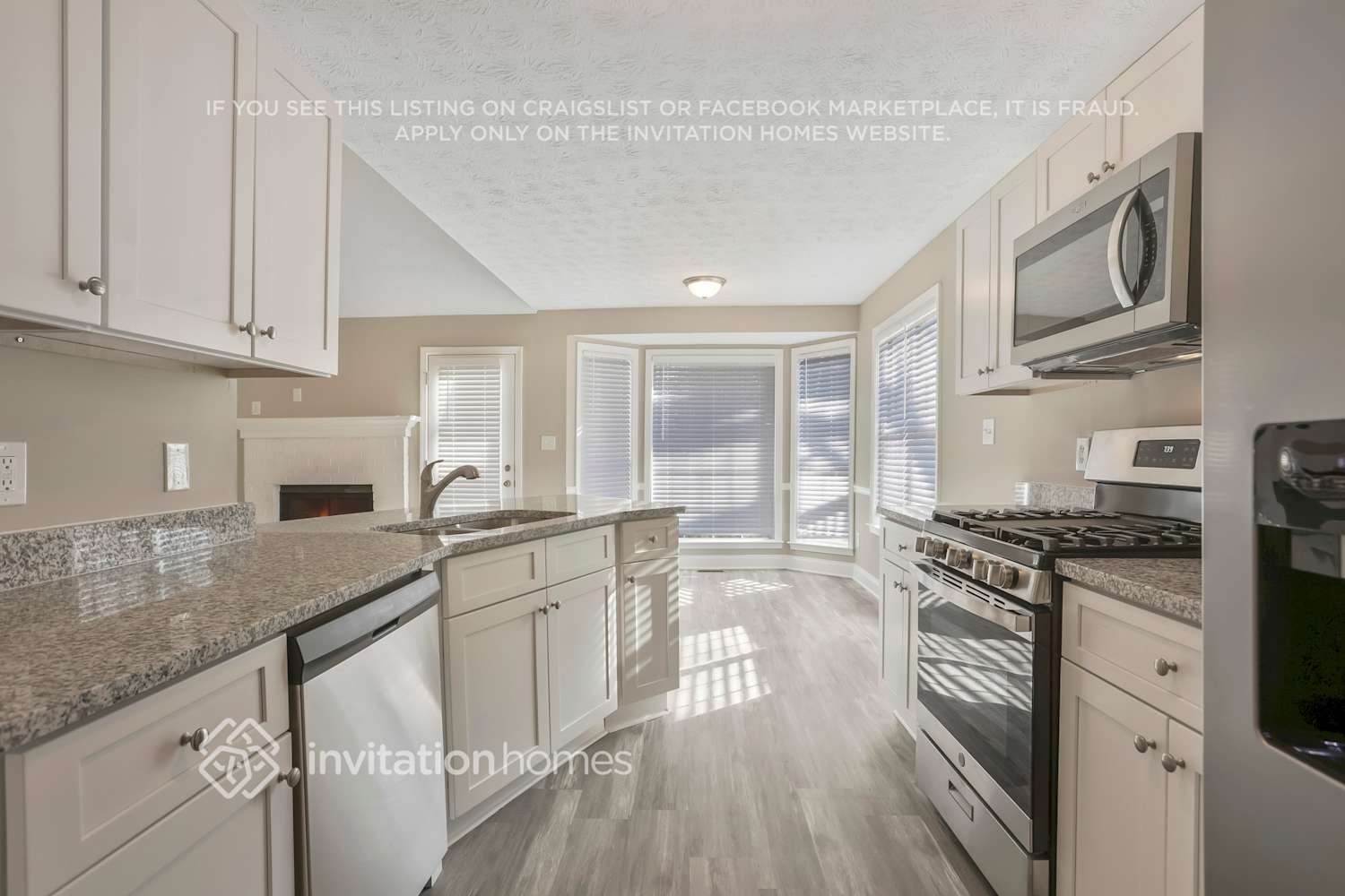 Building Photo - 300 Jasmine Dr