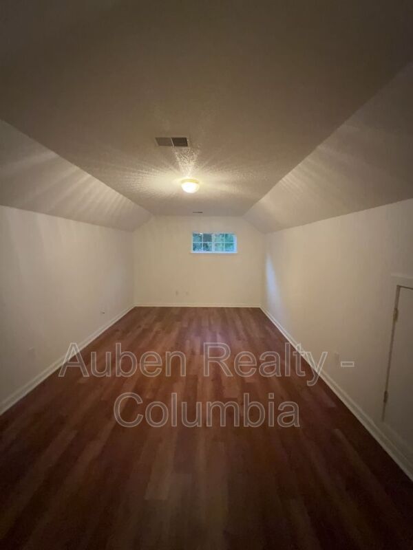 Building Photo - 212 Aderley Oak Loop