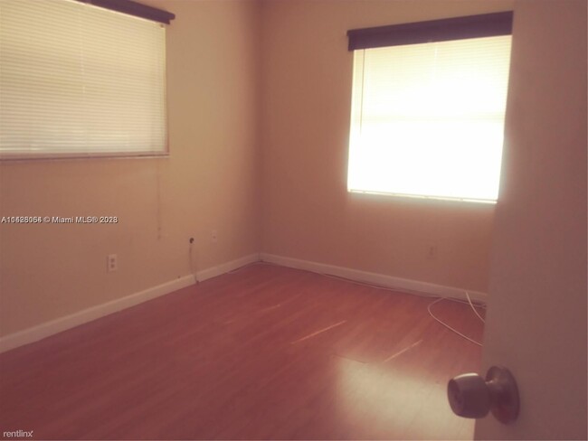 Building Photo - 3 br, 2.5 bath Townhome - 6541 SW 41st Ct ...