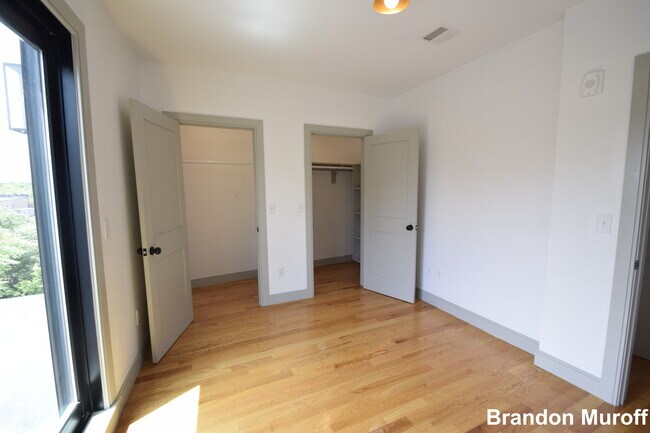 Building Photo - 15 Maywood St