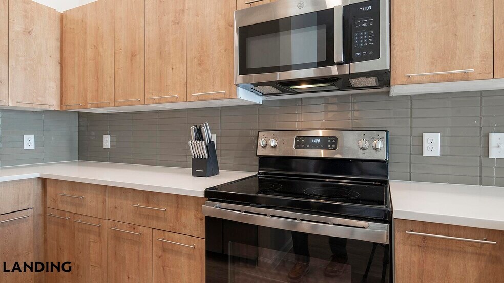 Building Photo - 5256 International Dr