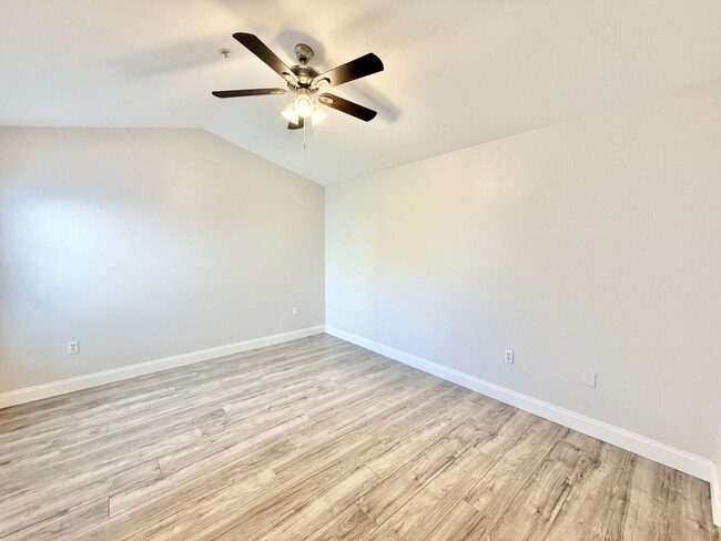 Building Photo - ** FAIRWAY PRESERVE ** 2 BED / 1 BATH COND...