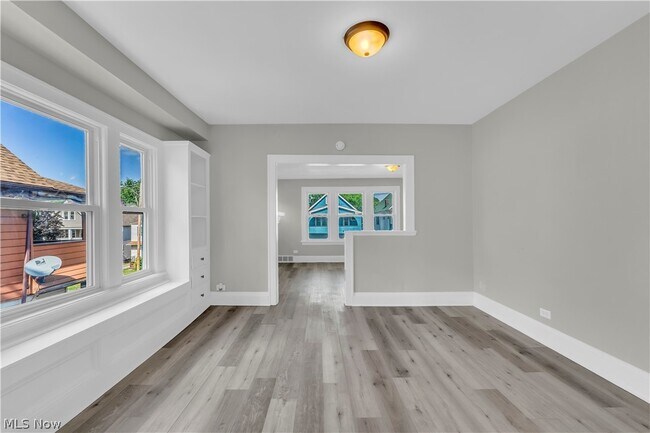 Building Photo - 2133 W 98th St