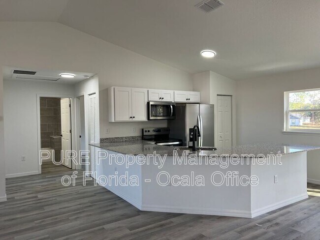Building Photo - 30 Maple Ln