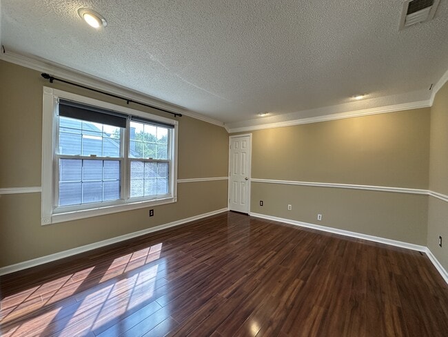 Building Photo - 3990 Roebling Ln