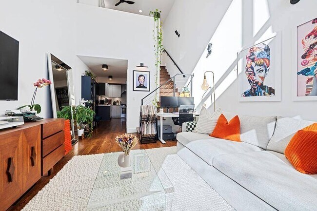 Building Photo - 299 Van Buren St