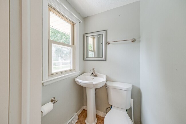 Building Photo - Move-In Ready 4 Bedroom Home in the Heart of Champaign