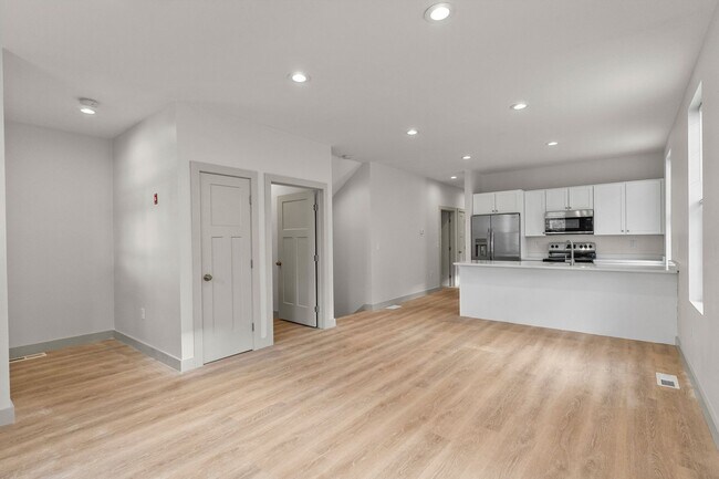 Building Photo - 39-41 August St.