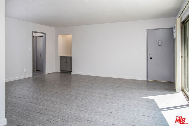 Building Photo - 450 S Los Robles Ave