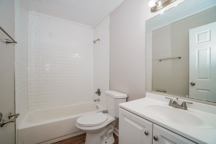 Building Photo - 4475 Charlotte Rd