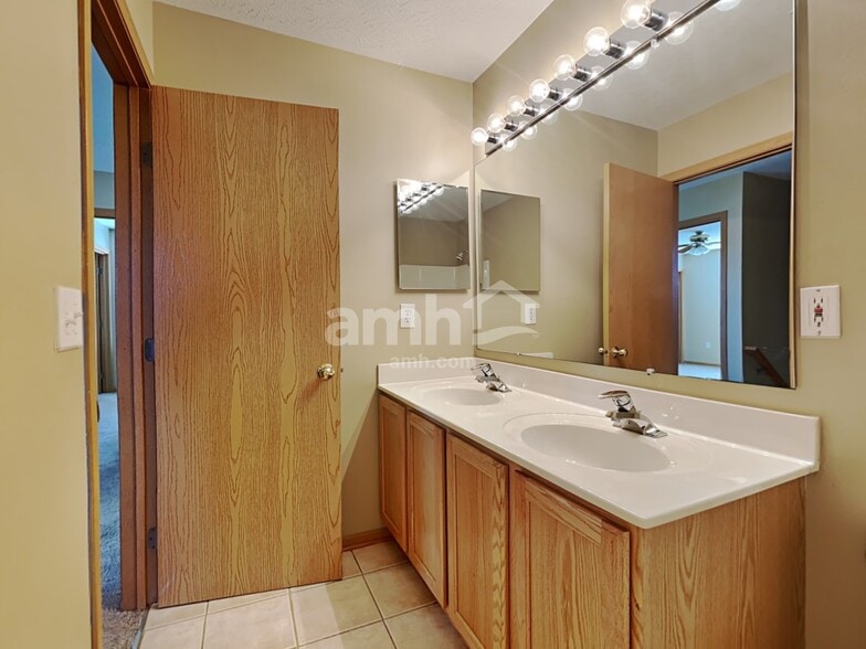 Building Photo - 2565 Allegro Ln