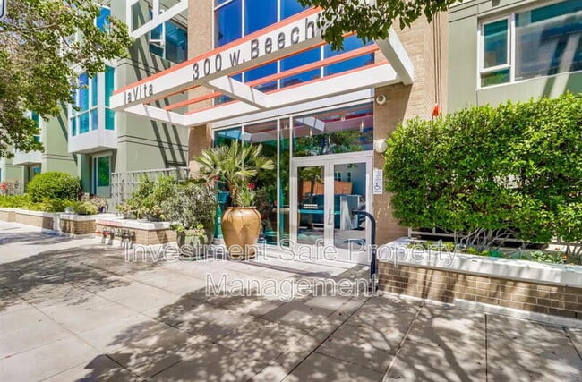 Primary Photo - 300 W Beech St