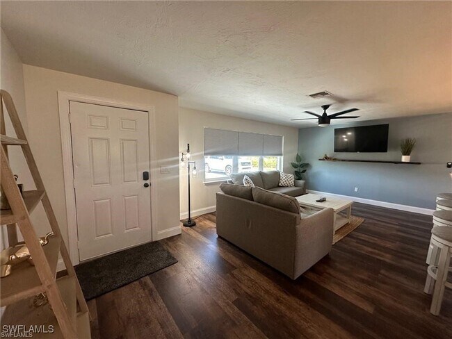 Building Photo - 723 Sabur Ct