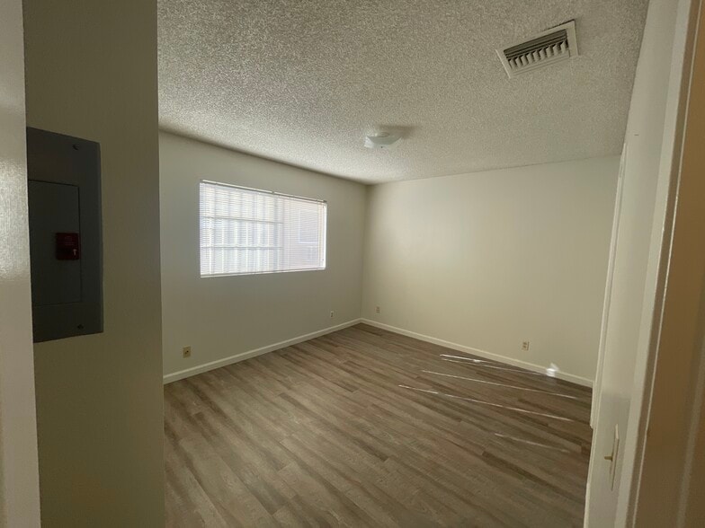 Building Photo - 215 W Lemon Ave