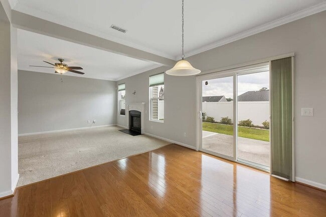 Building Photo - Welcome Home!!! Beautiful 3b 2.5b in Masse...