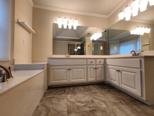 Building Photo - Executive Rental in Lake Redwine Community, 4 Bedrooms and 2.5 Baths 2 Car Garage - Newnan, GA