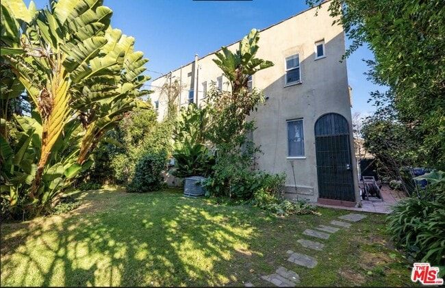 Building Photo - 1217 Stearns Dr