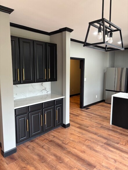 Building Photo - 1028 Pierpoint Ln
