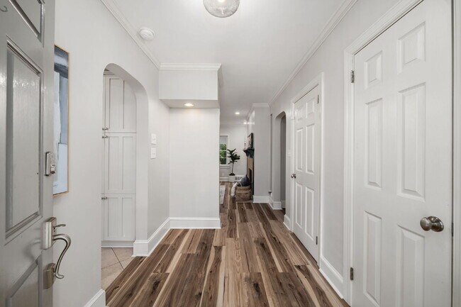 Building Photo - Move in before December 31st and get $100 OFF your rent for the first 3 months — PLUS a $250 Amaz...