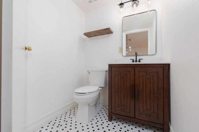 Building Photo - Remodeled two bedroom unit with two car carport near UNLV