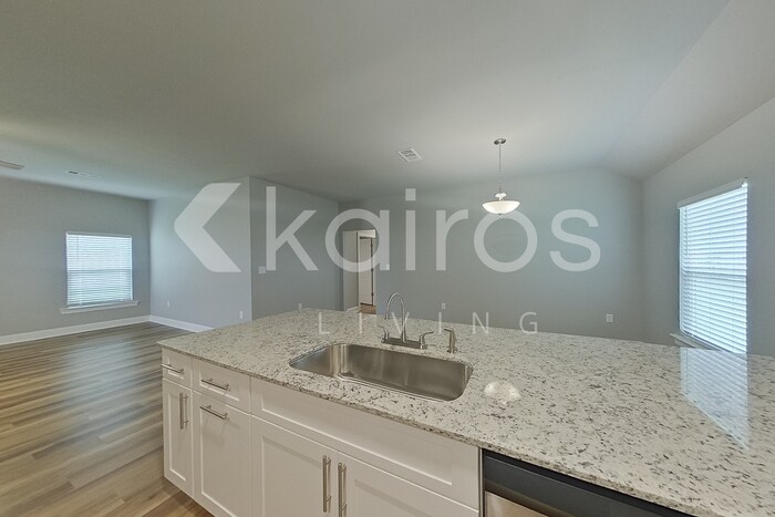 Building Photo - 22877 Balsam Dr