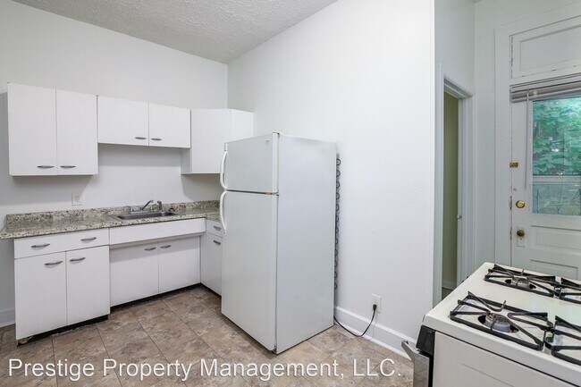 Building Photo - 2413 W Clifton Ave