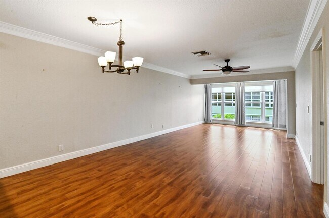 Building Photo - 1051 Orange Terrace