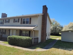 Building Photo - 5323 Chestnut Lake Dr