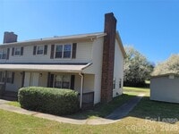 Building Photo - 5323 Chestnut Lake Dr
