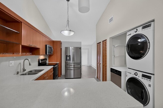 Building Photo - 2141 W 53rd St