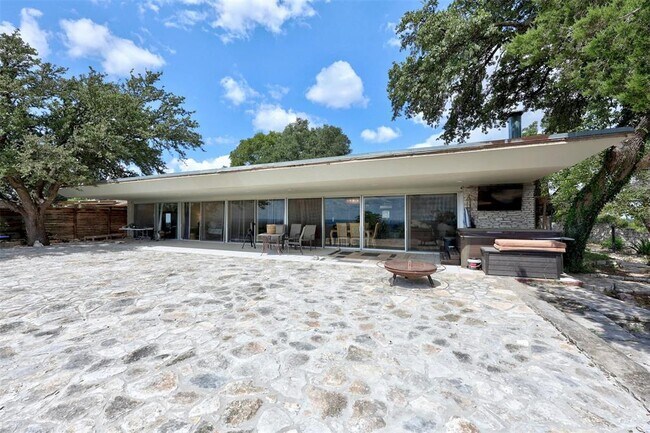 Building Photo - 8517 Grandview Dr