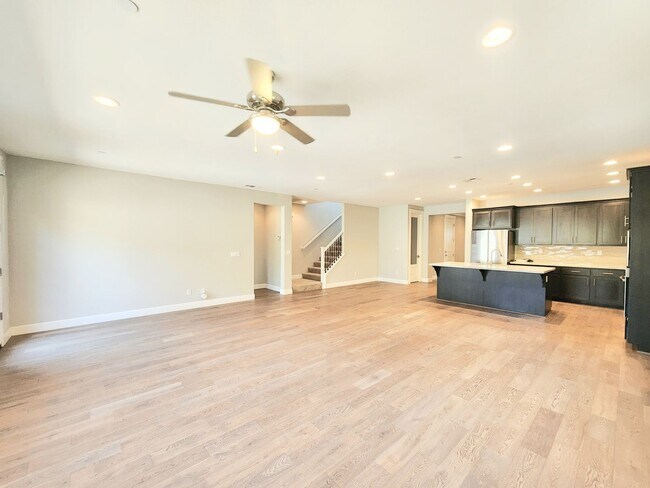 Building Photo - Spacious 5 bedroom house
